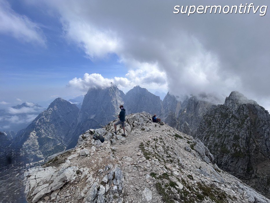 CIMA DI TERRA ROSSA dai PIANI del MONTASIO – SUPERMONTIFVG